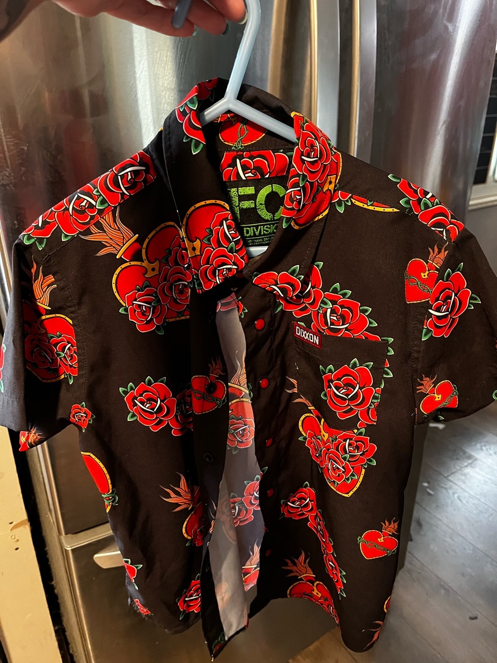 DIXXON Black Short-Sleeve Button-Down Shirt with Red Rose and Heart Print